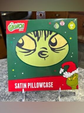The Grinch Satin Pillowcase - Green